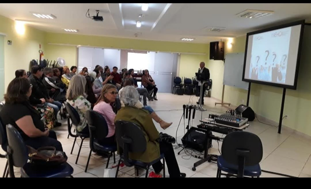 Participantes em um encontro presencial